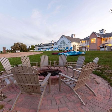 Baymont By Wyndham St. Ignace Lakefront Eksteriør bilde