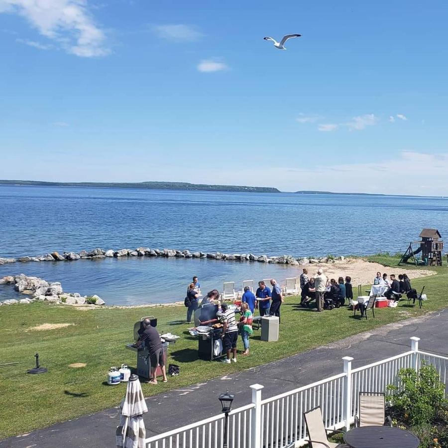 Baymont By Wyndham St. Ignace Lakefront Eksteriør bilde
