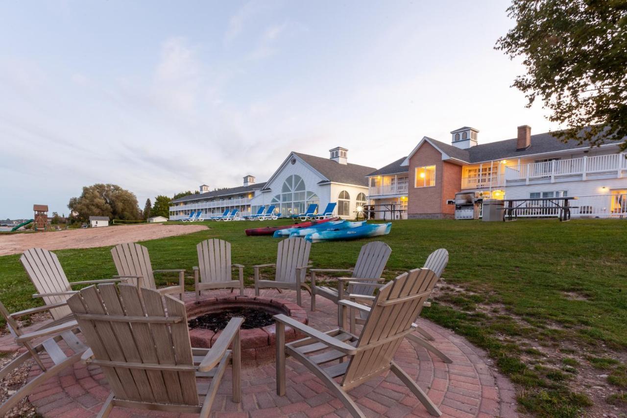 Baymont By Wyndham St. Ignace Lakefront Eksteriør bilde