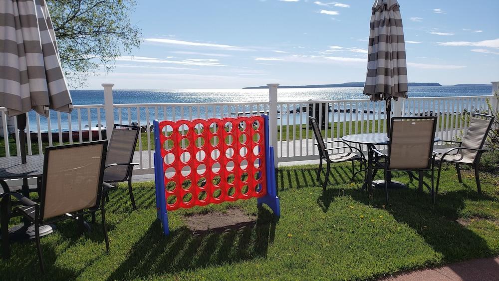 Baymont By Wyndham St. Ignace Lakefront Eksteriør bilde