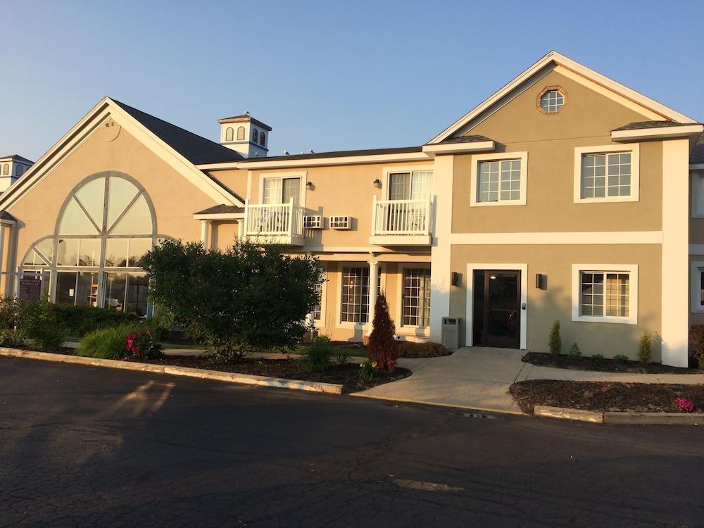 Baymont By Wyndham St. Ignace Lakefront Eksteriør bilde
