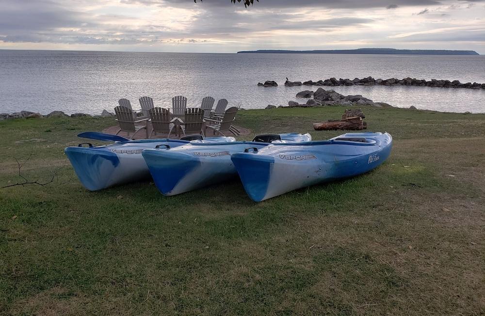 Baymont By Wyndham St. Ignace Lakefront Eksteriør bilde