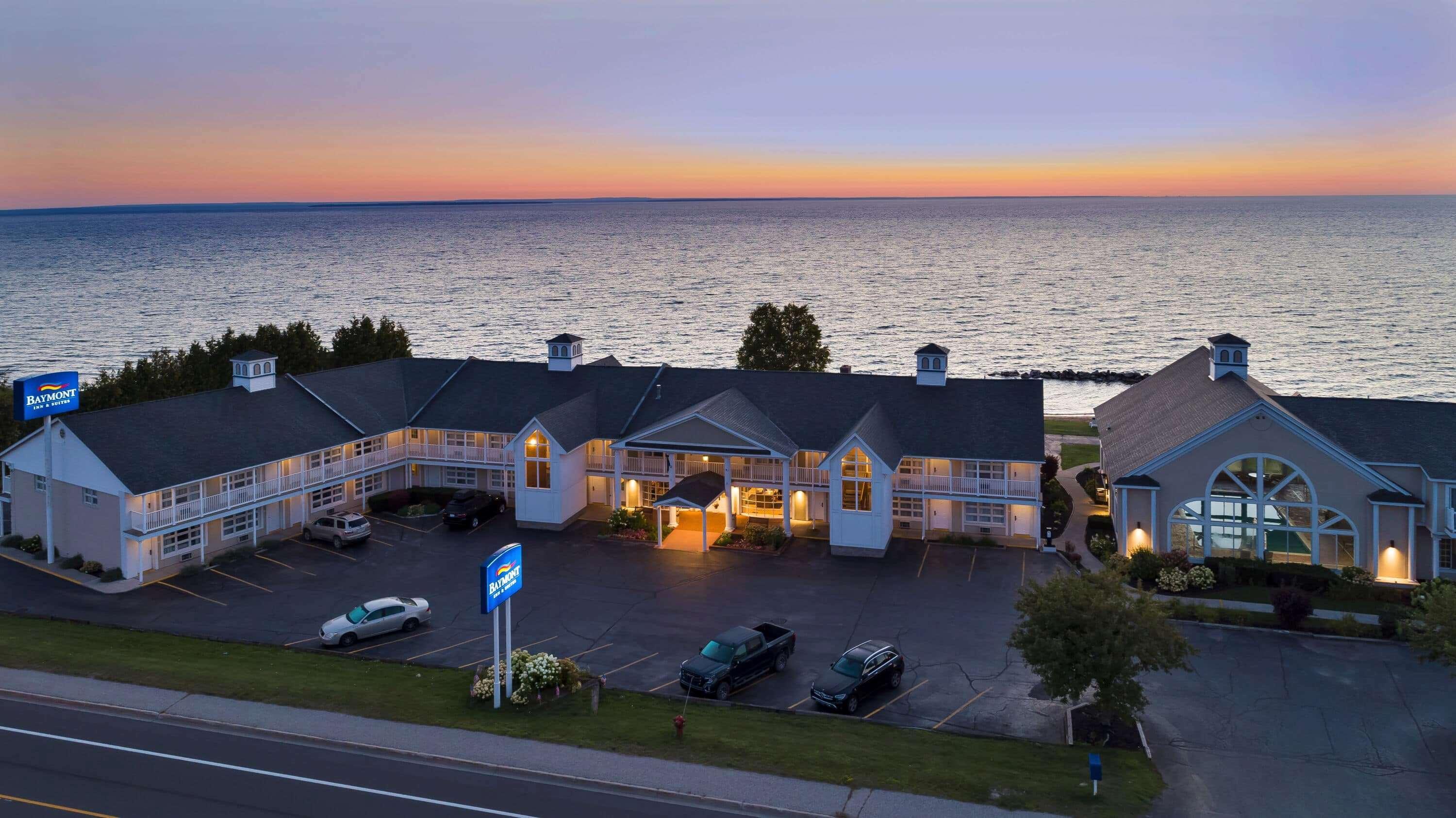 Baymont By Wyndham St. Ignace Lakefront Eksteriør bilde