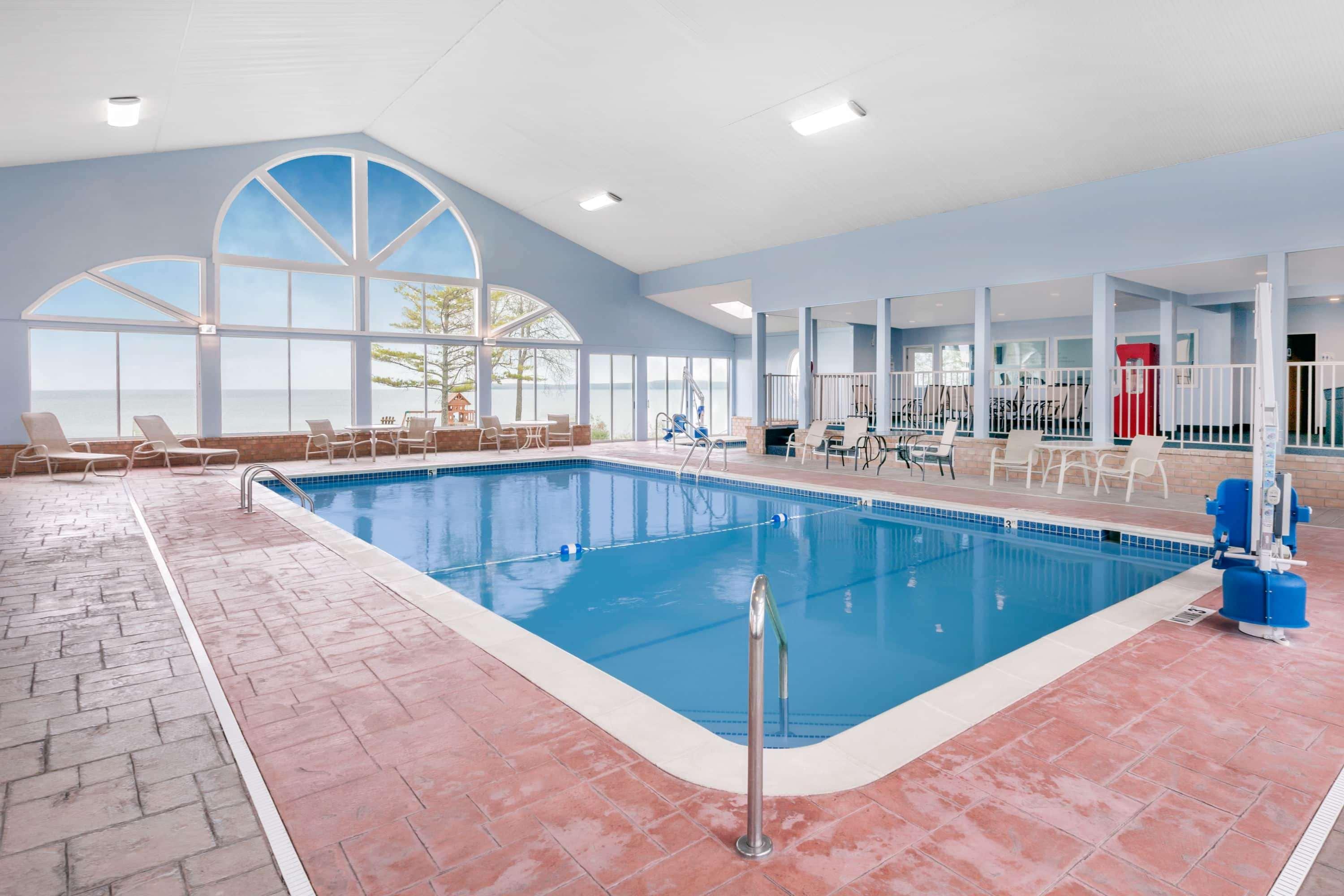 Baymont By Wyndham St. Ignace Lakefront Eksteriør bilde