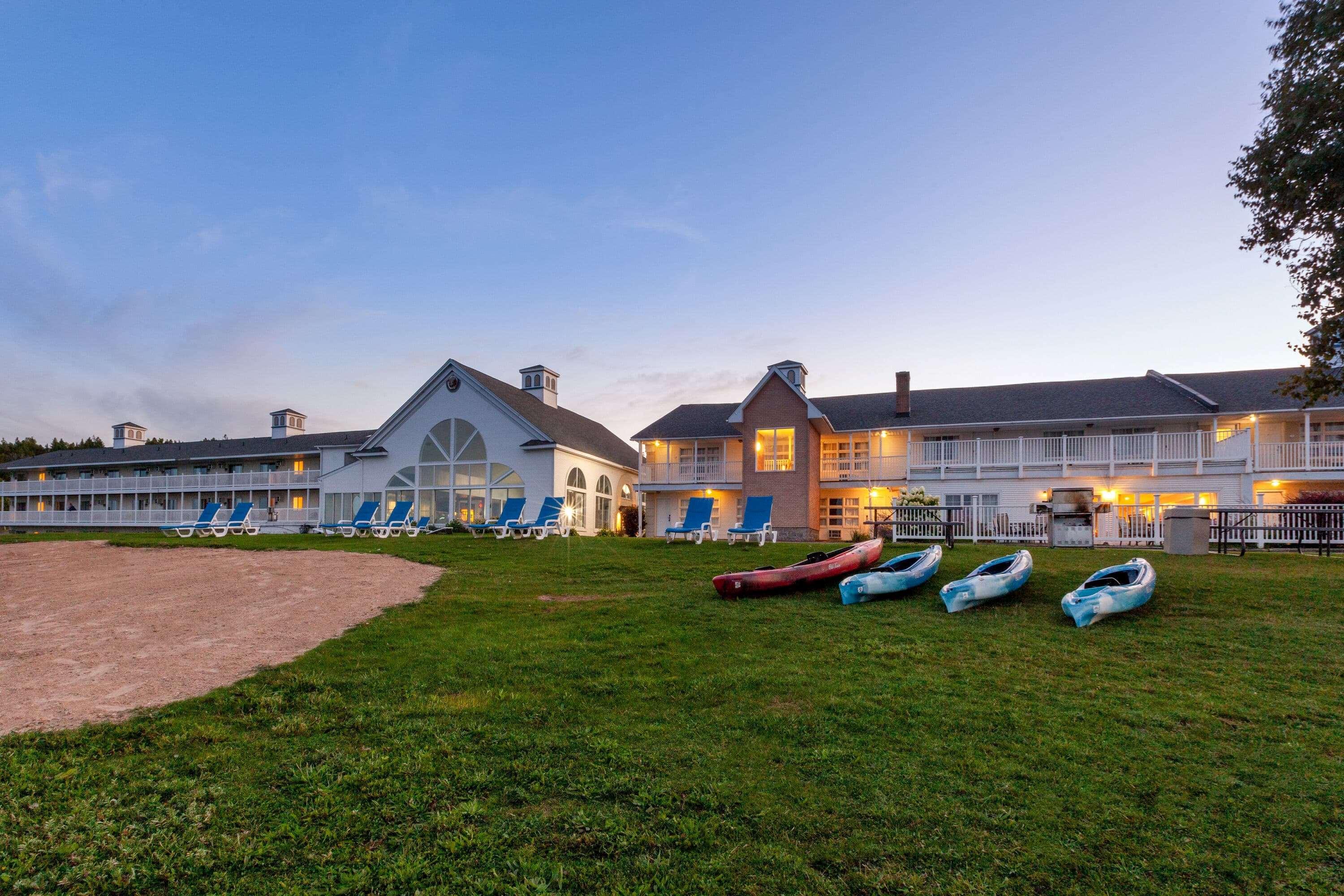 Baymont By Wyndham St. Ignace Lakefront Eksteriør bilde