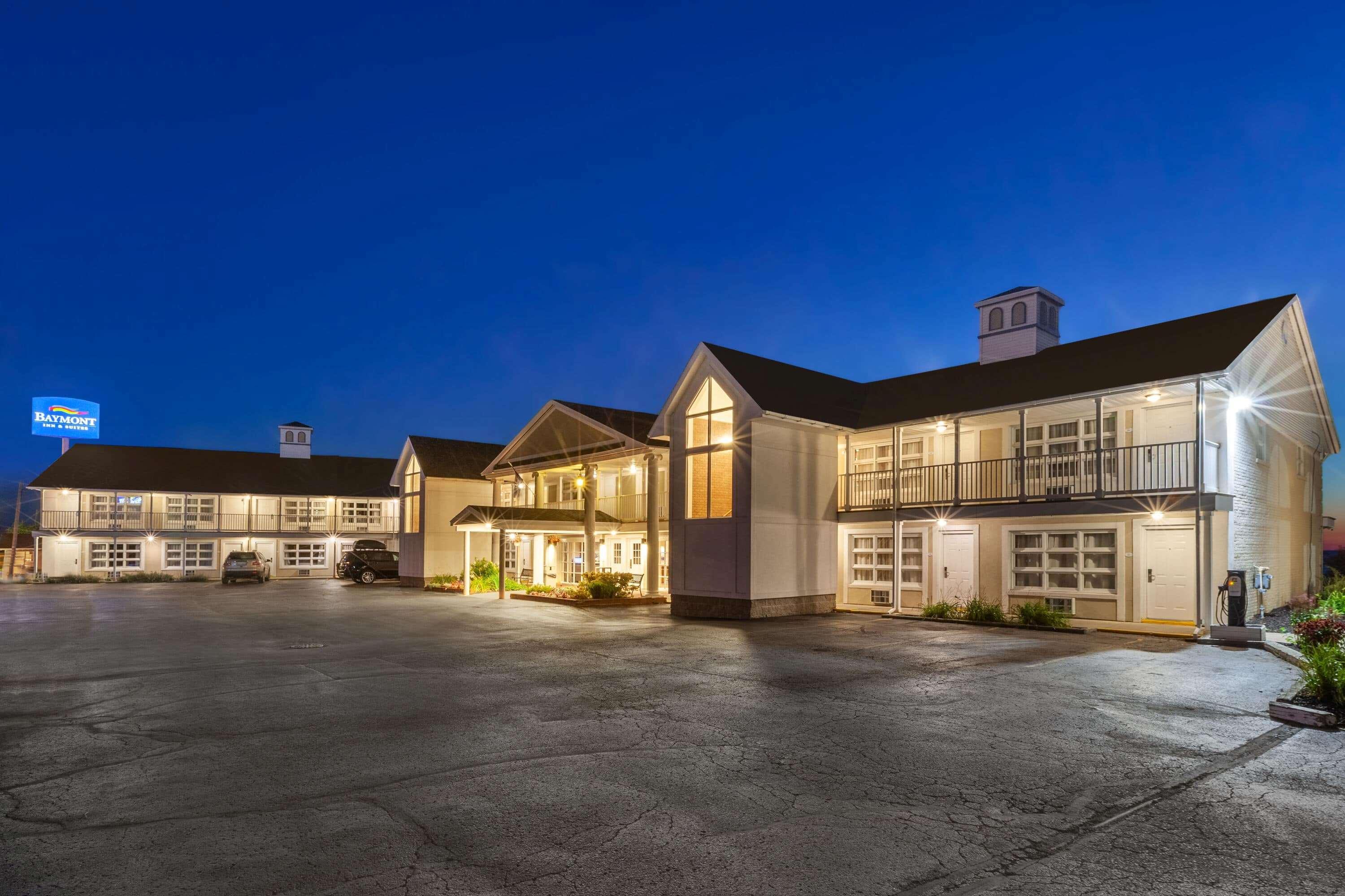 Baymont By Wyndham St. Ignace Lakefront Eksteriør bilde