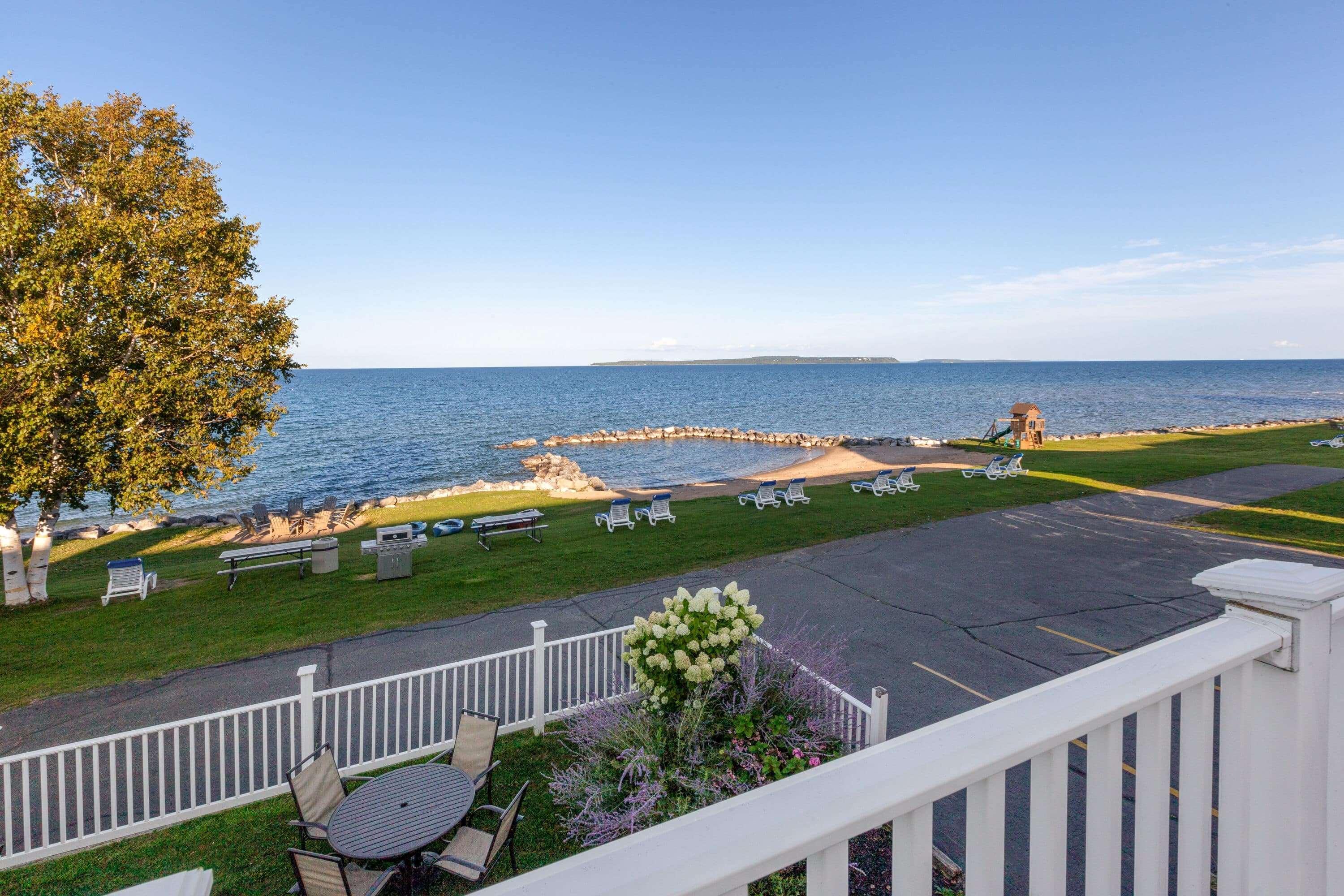 Baymont By Wyndham St. Ignace Lakefront Eksteriør bilde