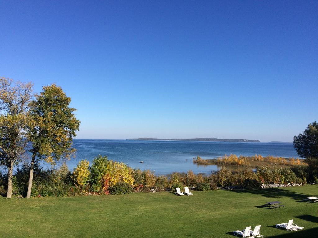 Baymont By Wyndham St. Ignace Lakefront Eksteriør bilde