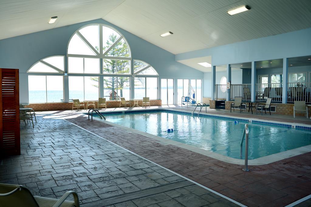Baymont By Wyndham St. Ignace Lakefront Eksteriør bilde