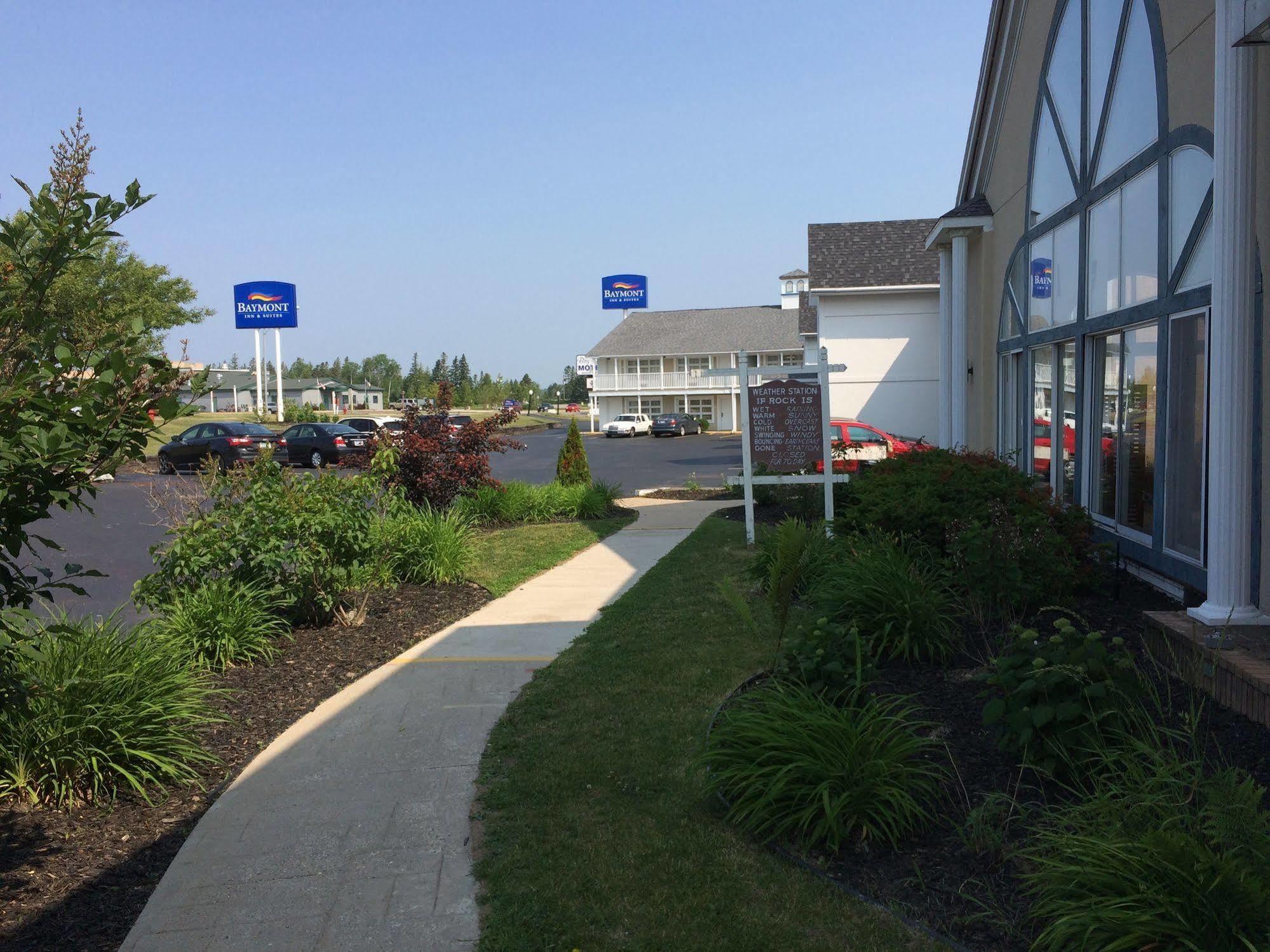 Baymont By Wyndham St. Ignace Lakefront Eksteriør bilde