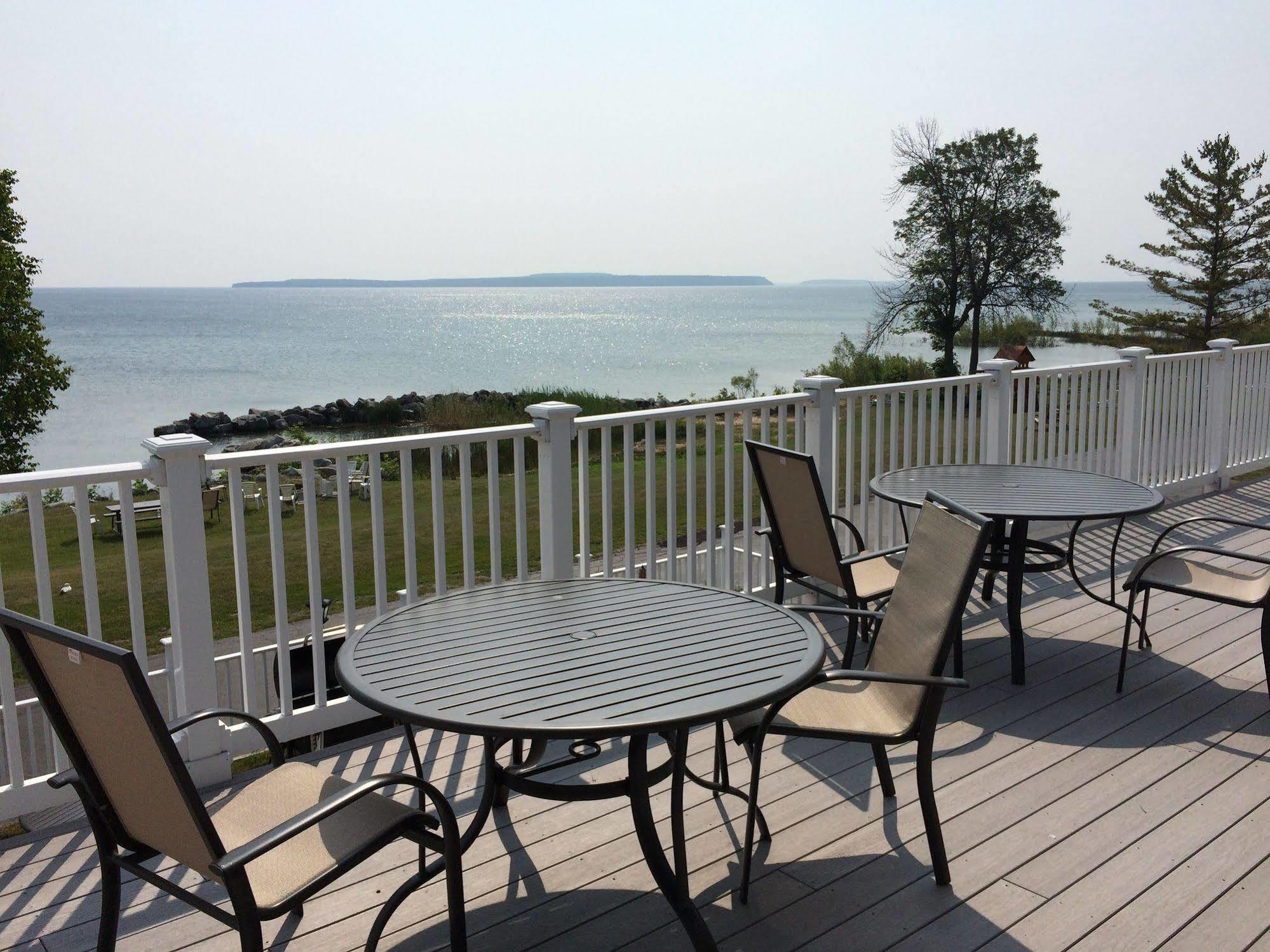 Baymont By Wyndham St. Ignace Lakefront Eksteriør bilde